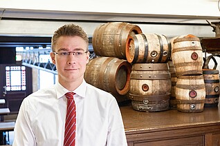 Konstantin Pieper arbeitet seit 2013 bei der Kölner Brauerei Früh; Foto: IW Medien